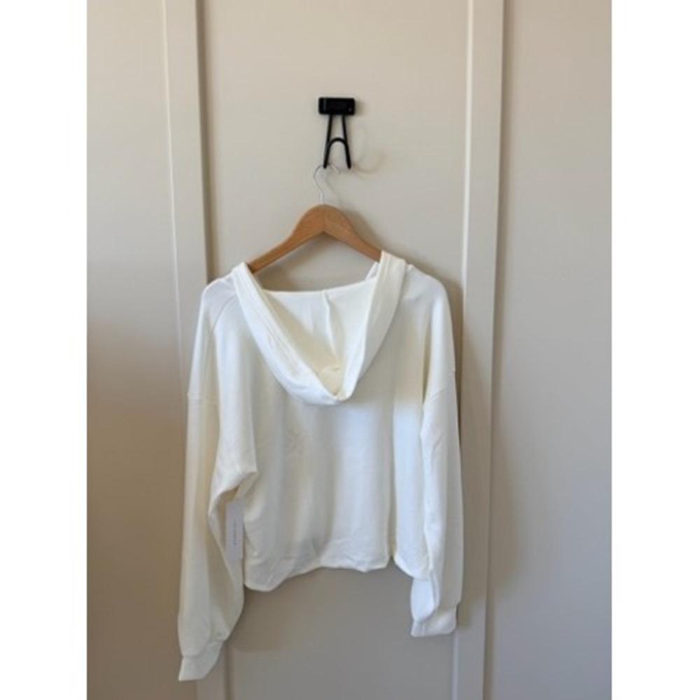Timing LA NWT Cream/white Hoodie and Shorts Two Piece vacation Lounge Medium - Picture 5 of 7